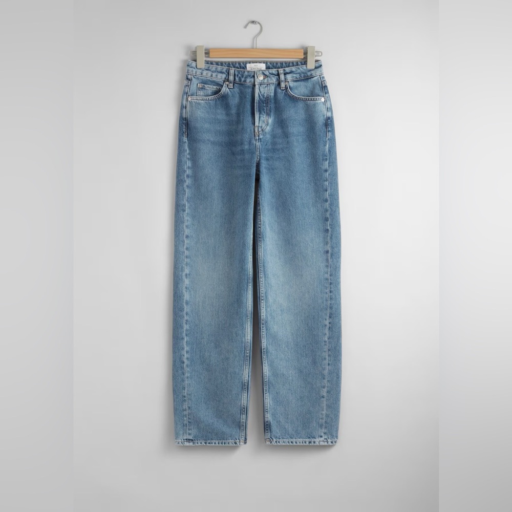 & Other Stories “Loose” Jeans in Mid Medium Blue Wash, size 28